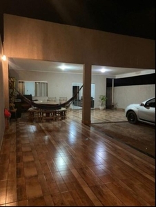 Casa para venda possui 300 metros quadrados com 3 quartos em Taguatinga Sul - Brasília - D