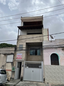 Casa para venda possui 300 metros quadrados com 4 quartos em Matatu - Salvador - BA