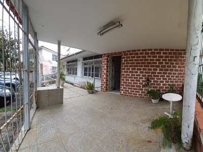 Casa para venda tem 466 metros quadrados com 4 quartos em Garcia - Salvador - BA