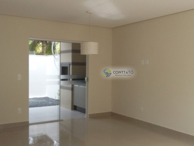 Casa semi mobiliado para locação com 3 quartos sendo 1 suíte, bairro Jardim Shangri-la, Cu