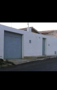 Casa Térrea em Tauá/CE com Garagem para 02 Carros Grandes