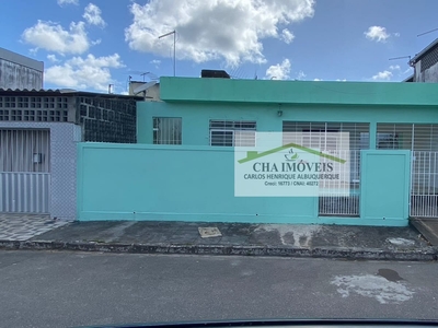 Casa à venda, com 2 quartos, 1 suíte, sala, copa, cozinha, despensa, terraço, garagem, laterais livres em ótima localização, San Martin, Recife, PE