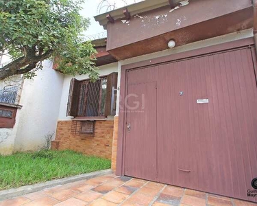 ![CDATA[Casa para Venda - 150m², 3 dormitórios, 2 vagas - Teresópolis]]