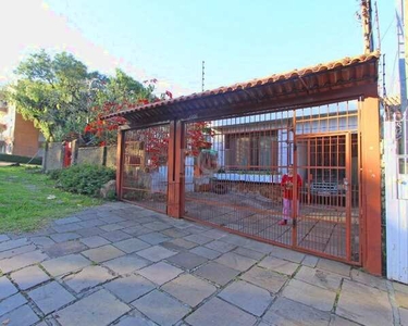 ![CDATA[Casa para Venda - 160m², 4 dormitórios, sendo 1 suites, 3 vagas - Medianeira]]