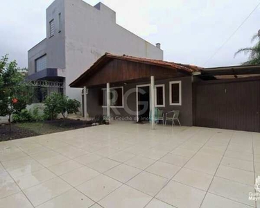 ![CDATA[Casa para Venda - 295m², 4 dormitórios, sendo 1 suites, 6 vagas - Tristeza]]