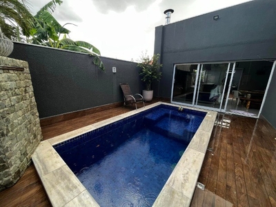 Locaçao - Casa linda em condomínio com 289m - churrasqueira, piscina, 4 quartos...