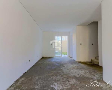 OPORTUNIDADE! Sobrado triplex em condomínio, 3 dormitórios, 1 suite, 140m² privativos por