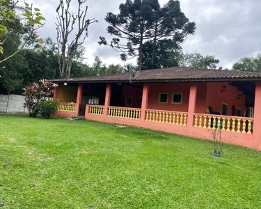 Ótima chácara em São Lourenço da Serra com piscina e lago