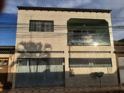 Sobrado c/4 quartos, 1 suíte, 2 vagas da garagem,128m² no Bairro Jardim Roriz.
