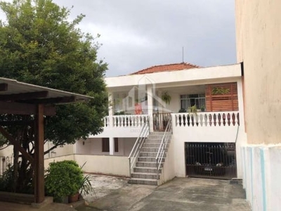 Sobrado com 2 casas, quintal e 6 vagas, 420mt