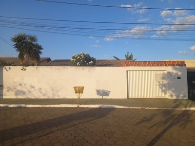 Vendo Casa térrea de laje no Cond. Novo Horizonte.