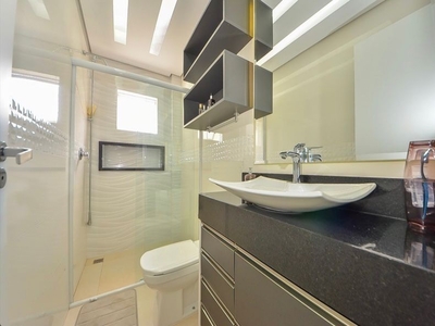 Apartamento com 2 Quartos e 2 banheiros à Venda, 71 m² por R$ 449.000