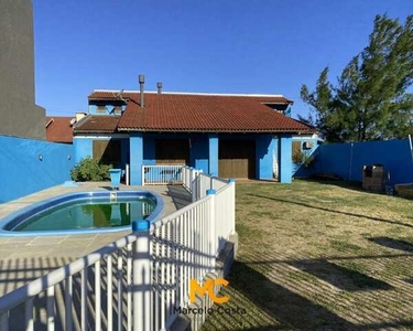 Casa com 02 suítes à 100 metros da Beira Mar com piscina