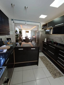 Casa de Condomínio com 3 Quartos e 4 banheiros para Alugar, 215 m² por R$ 6.500/Mês