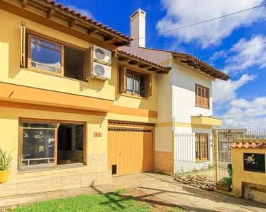 CASA RESIDENCIAL em Porto Alegre - RS, Espírito Santo