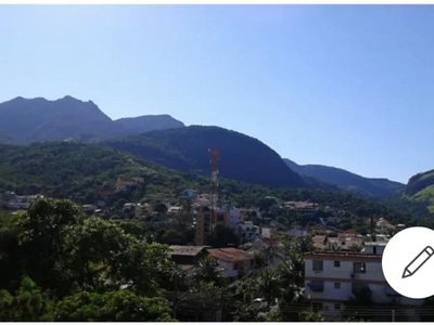 Rua tranquila e com acesso a conducao.