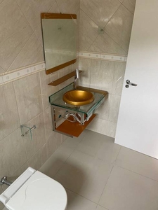 Sobrado com 3 Quartos e 3 banheiros à Venda, 183 m² por R$ 766.000