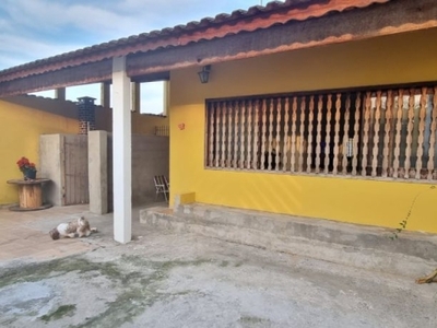 Casa + edícula a venda no bairro balneário gaivotas, em itanhaém ** lado praia, em rua calçada.