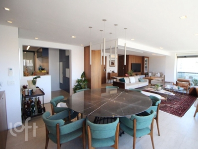 Apartamento à venda em Campo Belo com 193 m², 4 quartos, 3 suítes, 4 vagas