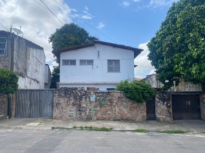 Casa para aluguel possui 170 metros quadrados com 4 quartos em Vila Peri - Fortaleza - CE