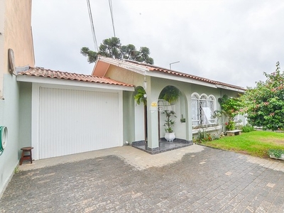 Casa para venda tem 220 metros quadrados com 4 quartos em Seminário - Curitiba - PR