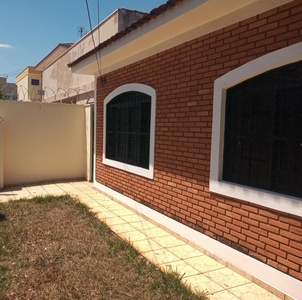 Casas à venda 3 quartos 1 suíte 2 vagas Centro Araraquara