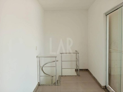 Cobertura com 3 Quartos e 2 banheiros para Alugar, 393 m² por R$ 1.500/Mês