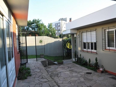 Imóvel Comercial com 3 Quartos e 3 banheiros à Venda, 239 m² por R$ 2.500.000