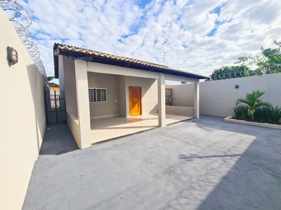 Linda casa 3/4 sendo 1 suíte no Residencial Santa fé em Goiânia.