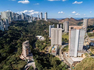 Apartamento com 4 quartos à venda no bairro Vale do Sereno, 188m²