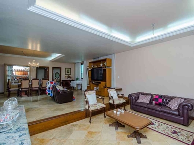 Casa com 6 quartos à venda no bairro Estoril, 412m²