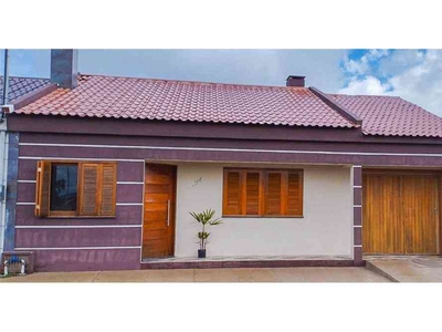 Casa com 2 quartos à venda no bairro Industrial I, 84m²