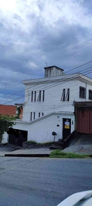 Casa à venda no bairro Santa Terezinha, 360m²