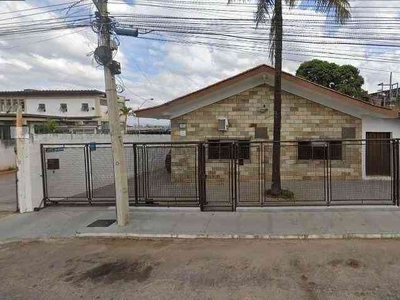 Casa com 1 quarto à venda no bairro Industrial Jk, 300m²