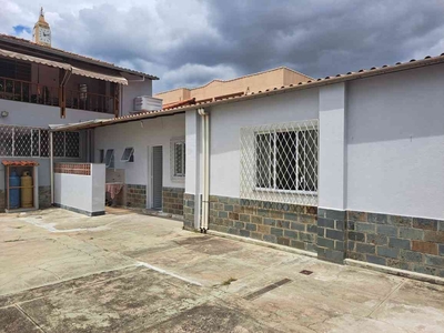 Casa com 1 quarto para alugar no bairro Carlos Prates, 50m²