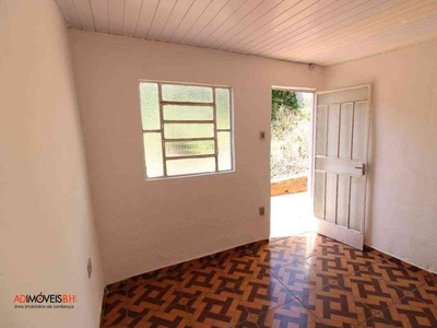 Casa com 1 quarto para alugar no bairro Glória, 30m²