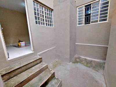 Casa com 1 quarto para alugar no bairro Santo André, 45m²