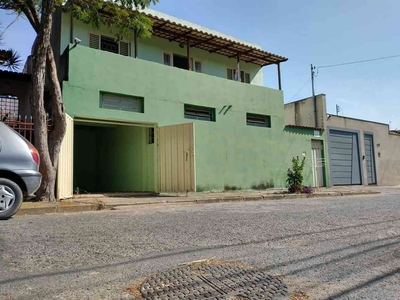 Casa com 2 quartos à venda no bairro Alvorada, 360m²
