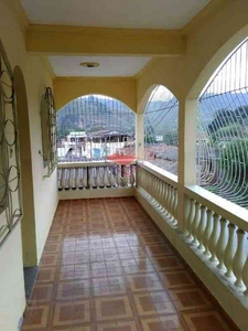 Casa com 2 quartos à venda no bairro Cachoeira do Vale, 184m²