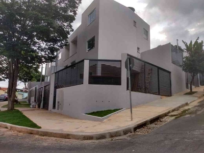 Casa com 2 quartos à venda no bairro Céu Azul, 102m²