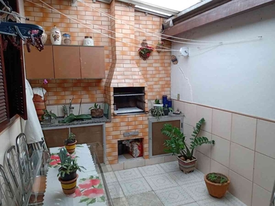 Casa com 2 quartos à venda no bairro Ouro Preto, 70m²