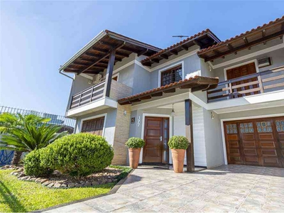 Casa com 2 quartos à venda no bairro Parque dos Anjos, 180m²