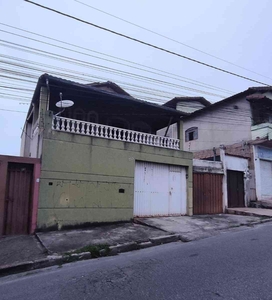 Casa com 2 quartos à venda no bairro Pedra Azul, 220m²