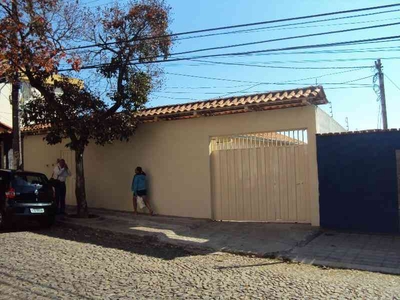 Casa com 2 quartos à venda no bairro Salgado Filho, 320m²