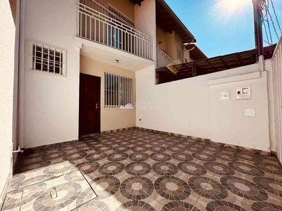 Casa com 2 quartos à venda no bairro Santa Amélia, 120m²