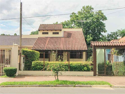 Casa com 2 quartos à venda no bairro Vila Nova, 189m²