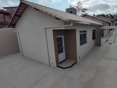 Casa com 2 quartos à venda no bairro Vila Verde, 80m²