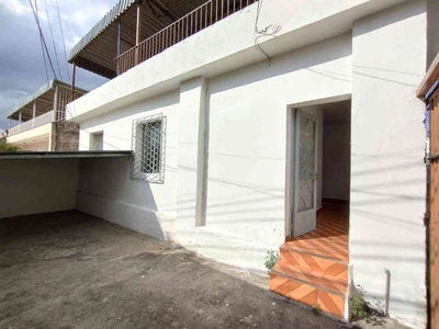 Casa com 2 quartos para alugar no bairro Aparecida, 50m²