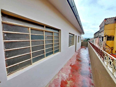 Casa com 2 quartos para alugar no bairro Santo André, 70m²