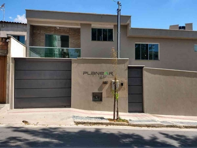 Casa com 3 quartos à venda no bairro Alvorada, 160m²
